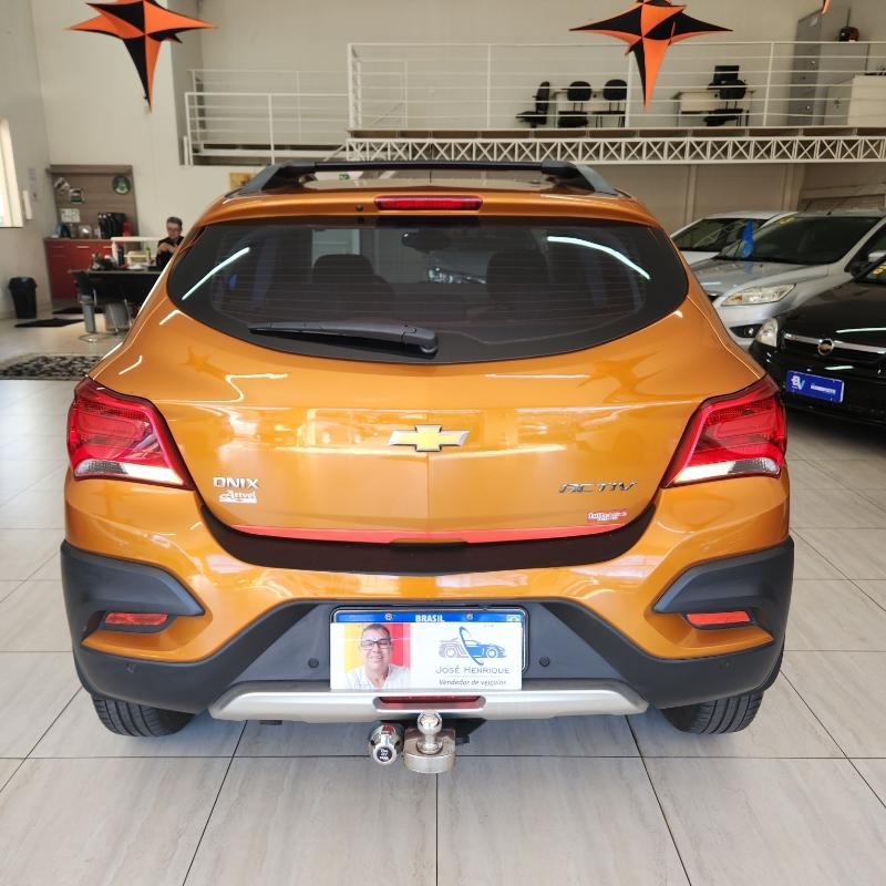 CHEVROLET Onix Hatch - Foto
