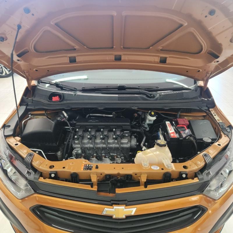 CHEVROLET Onix Hatch - Foto