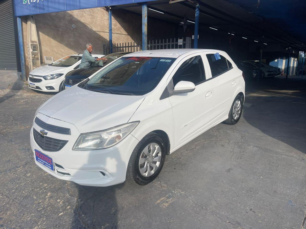 CHEVROLET Onix Hatch - Foto
