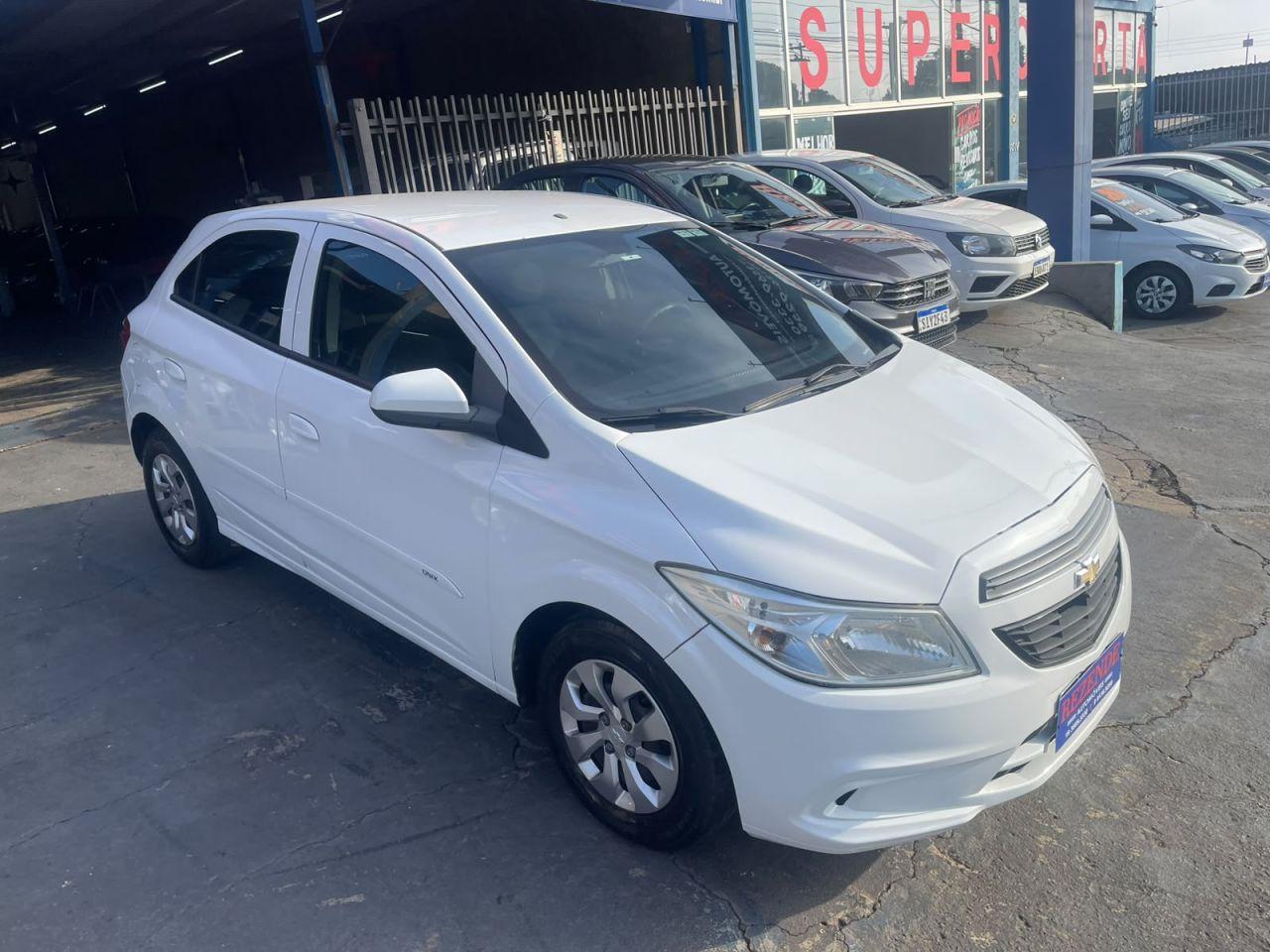 CHEVROLET Onix Hatch - Foto