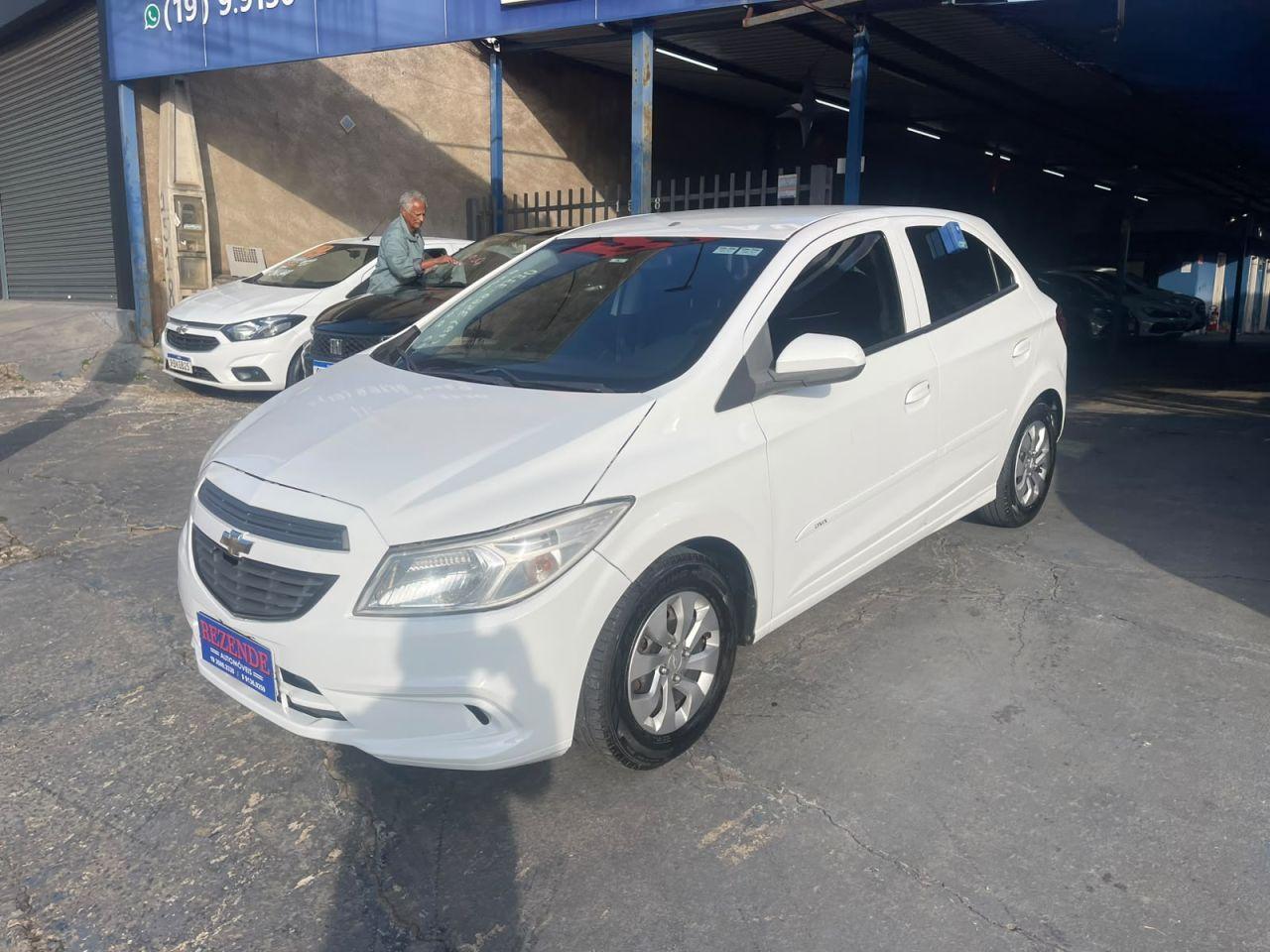 CHEVROLET Onix Hatch - Foto