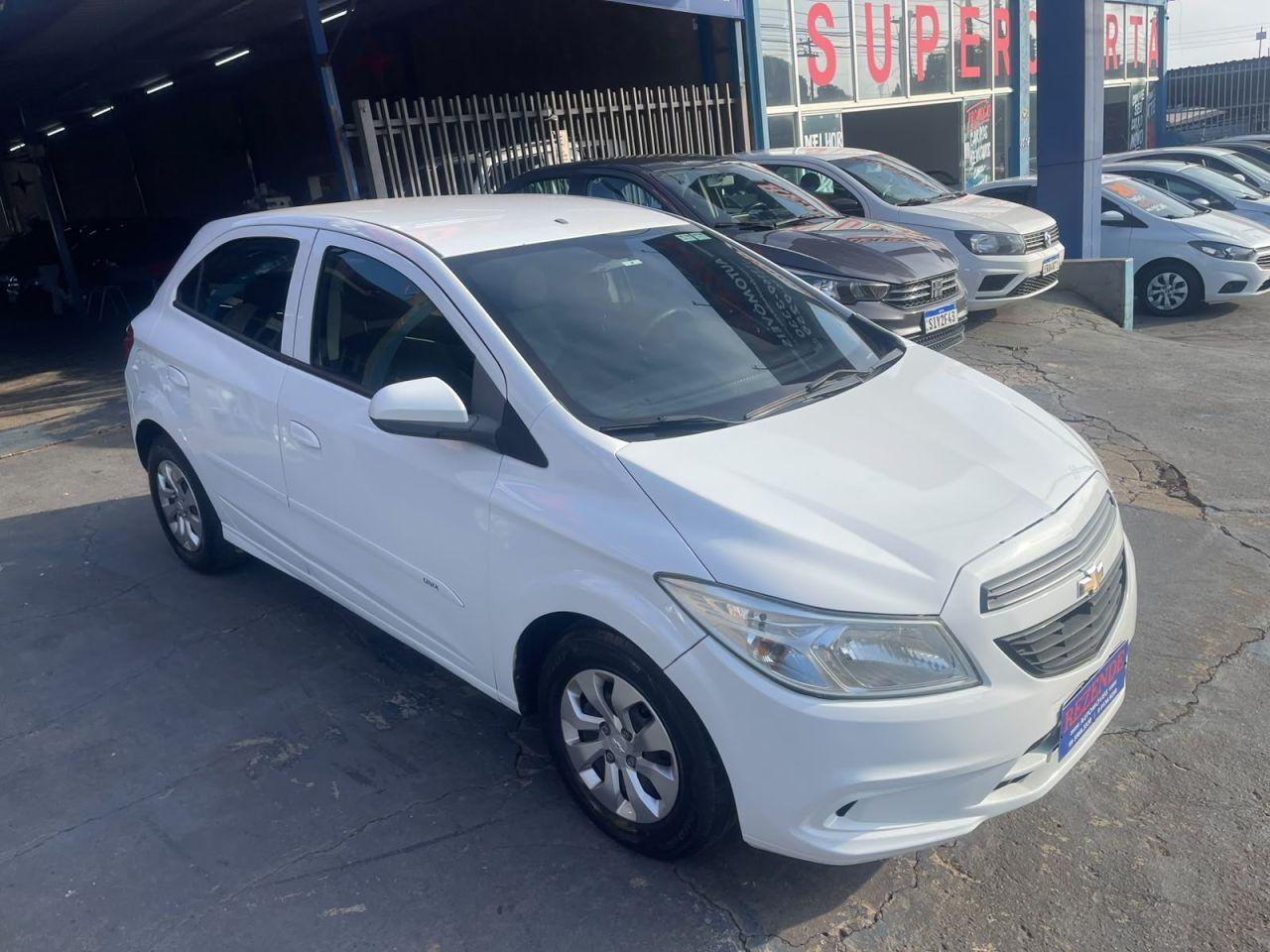 CHEVROLET Onix Hatch - Foto