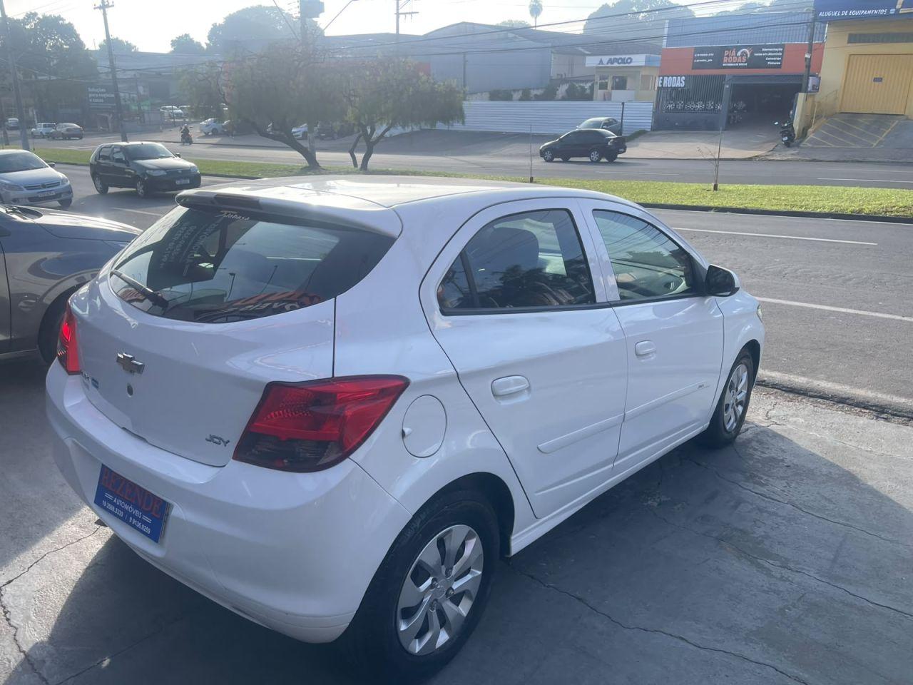 CHEVROLET Onix Hatch - Foto
