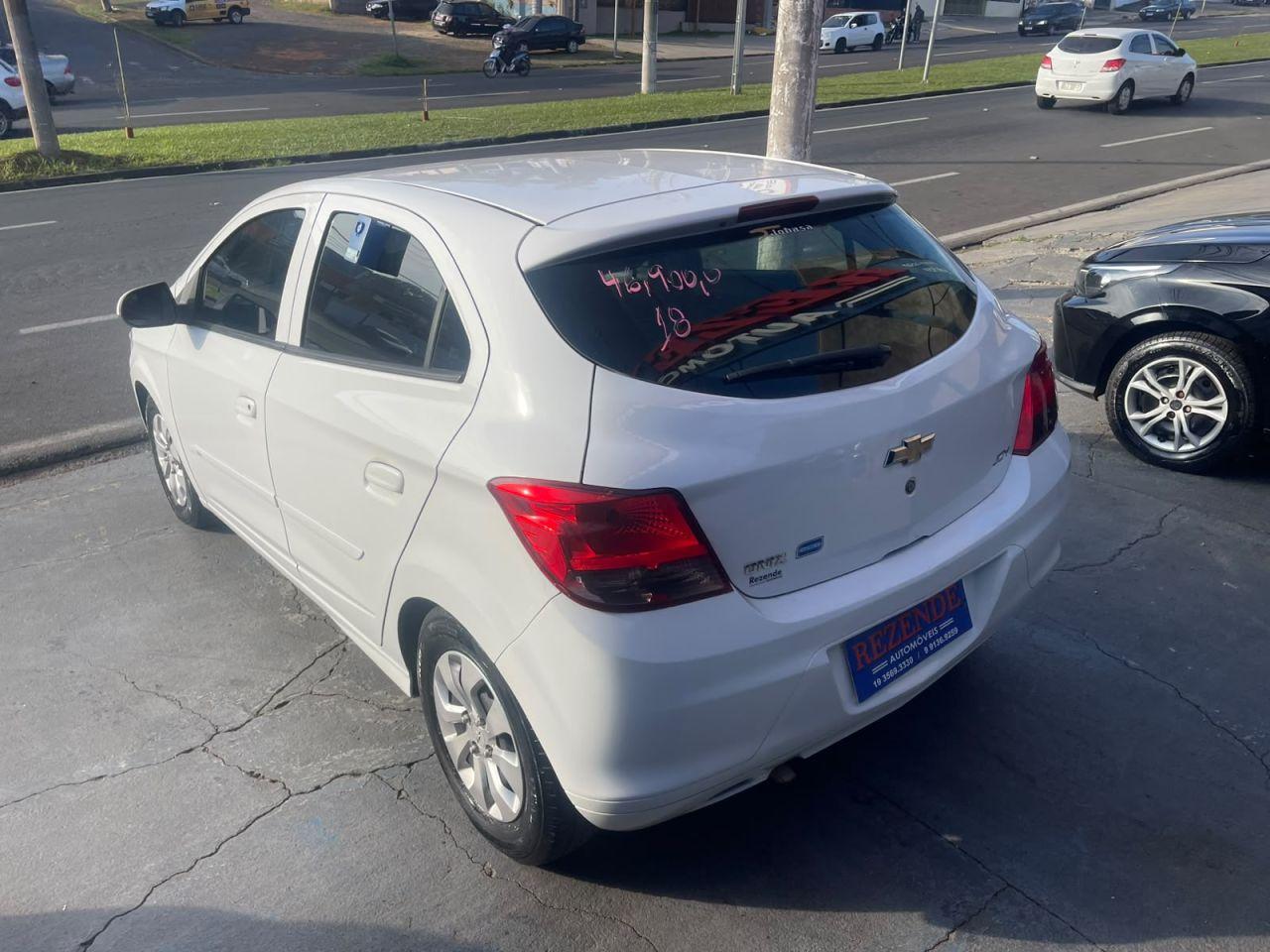 CHEVROLET Onix Hatch - Foto
