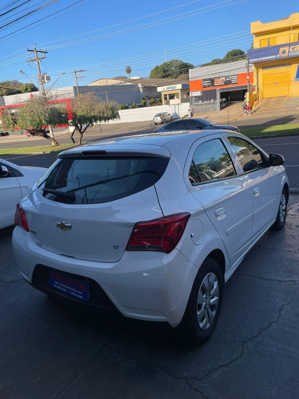 CHEVROLET Onix Hatch - Foto