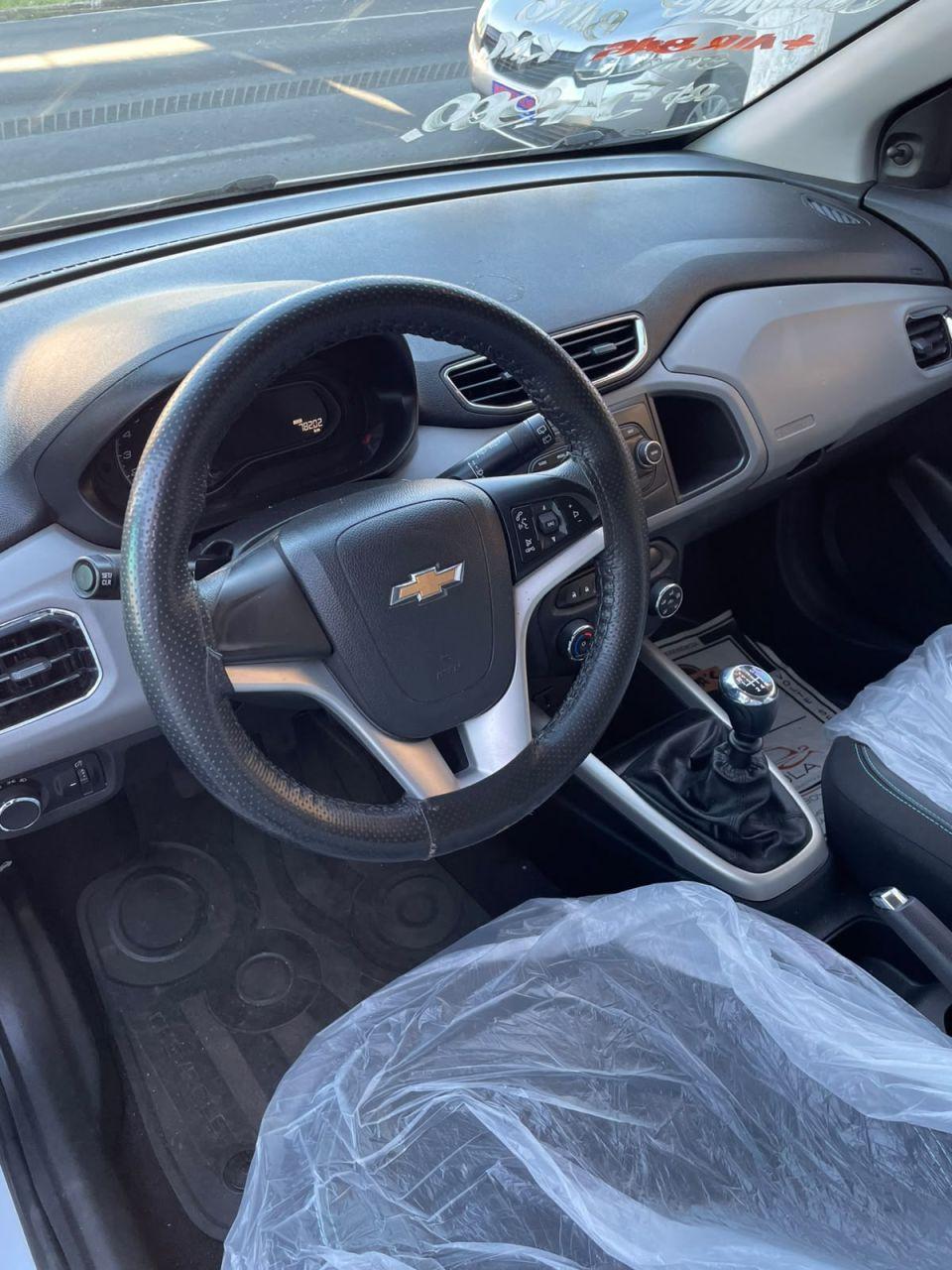 CHEVROLET Onix Hatch - Foto