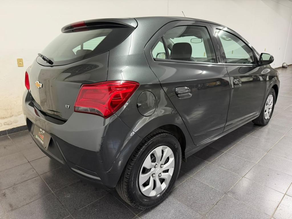 CHEVROLET Onix Hatch - Foto