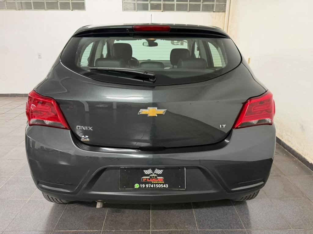 CHEVROLET Onix Hatch - Foto