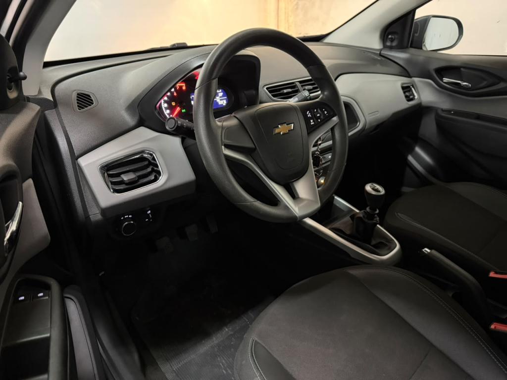 CHEVROLET Onix Hatch - Foto