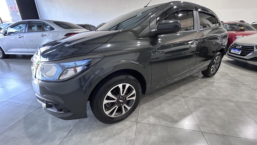 CHEVROLET Onix Hatch - Foto