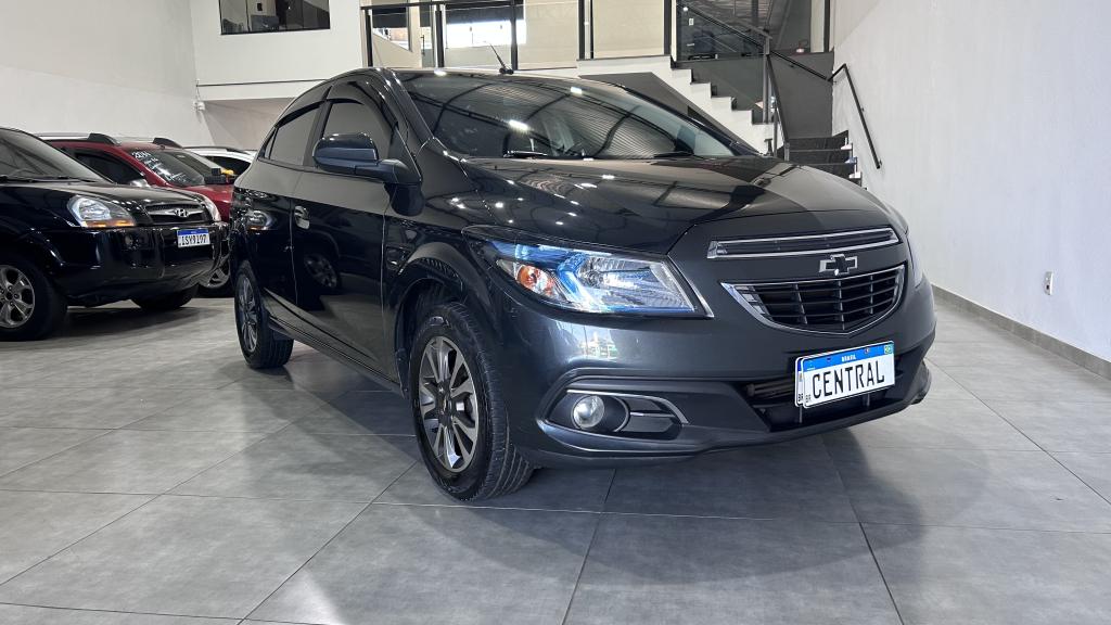 CHEVROLET Onix Hatch - Foto