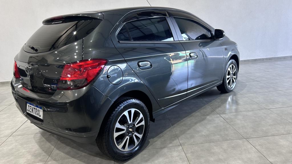 CHEVROLET Onix Hatch - Foto