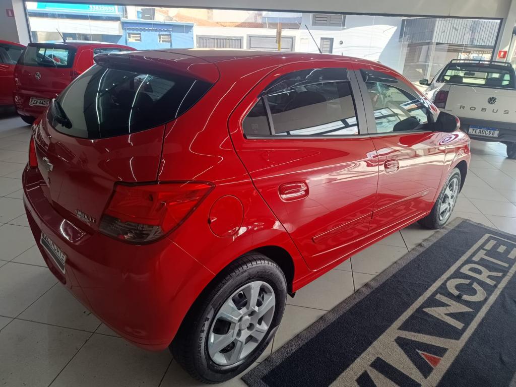 CHEVROLET Onix Hatch - Foto