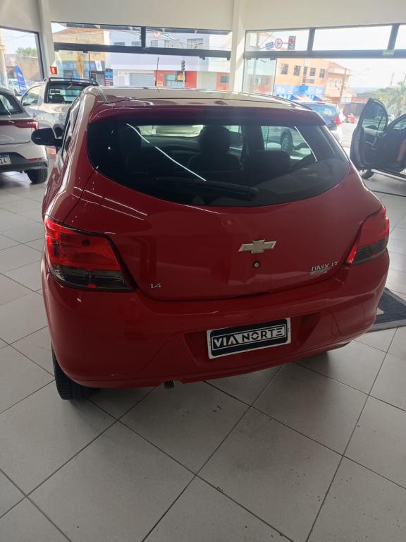 CHEVROLET Onix Hatch - Foto