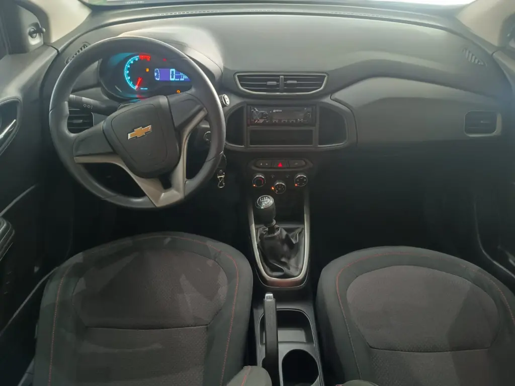 CHEVROLET Onix Hatch - Foto