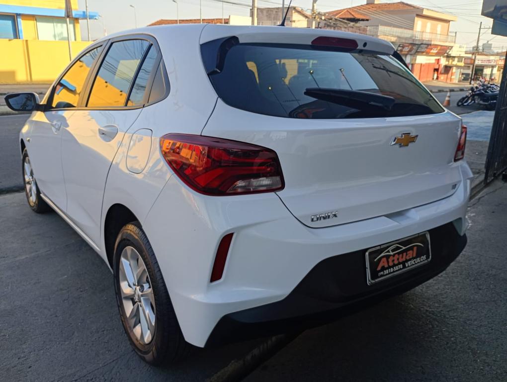 CHEVROLET Onix Hatch - Foto