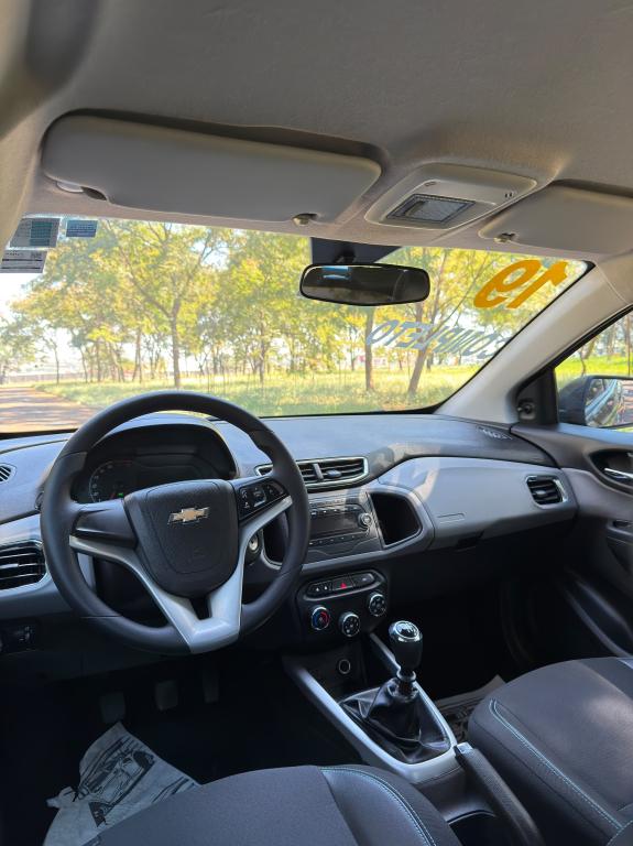 CHEVROLET Onix Hatch - Foto
