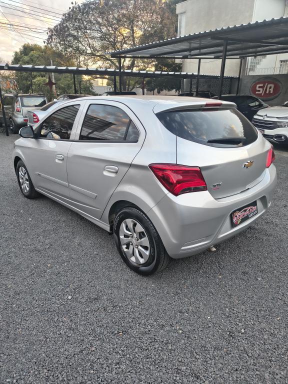 CHEVROLET Onix Hatch - Foto