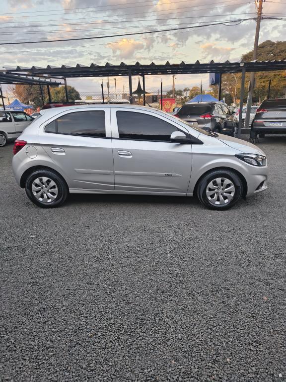 CHEVROLET Onix Hatch - Foto
