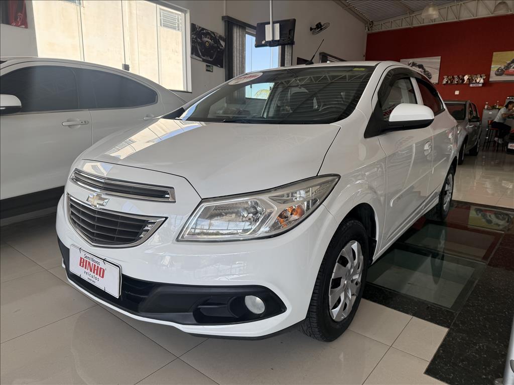 CHEVROLET Onix Hatch - Foto