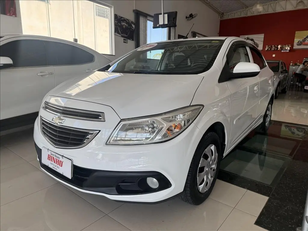 CHEVROLET Onix Hatch - Foto