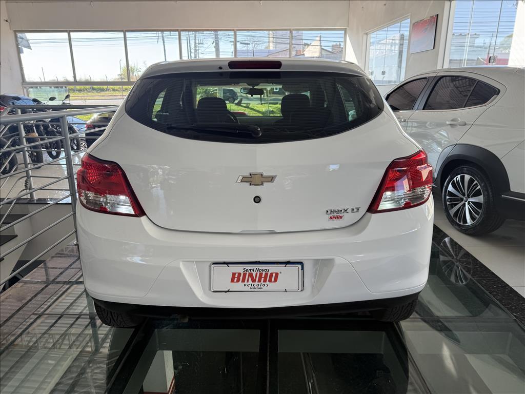 CHEVROLET Onix Hatch - Foto