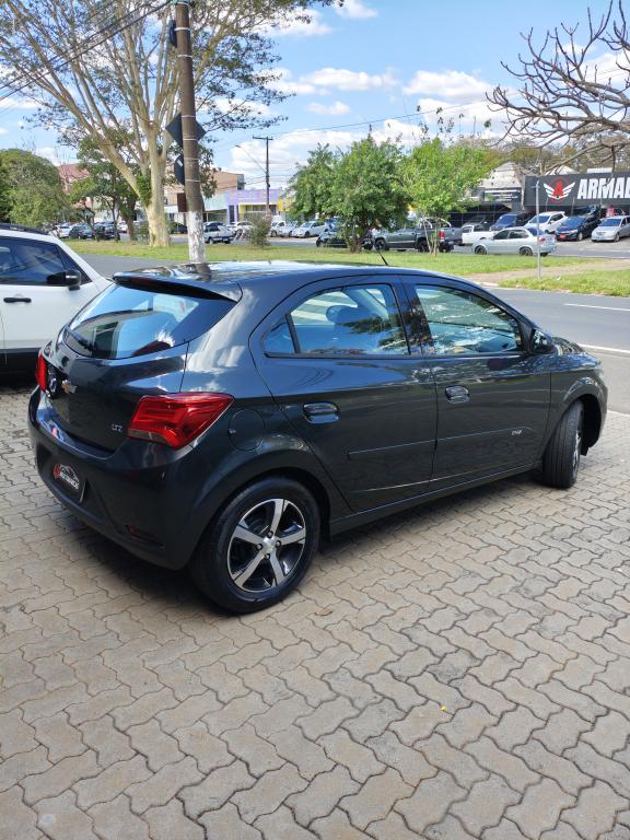 CHEVROLET Onix Hatch - Foto