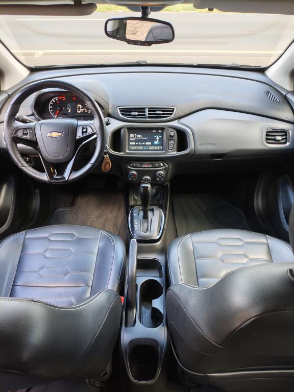 CHEVROLET Onix Hatch - Foto