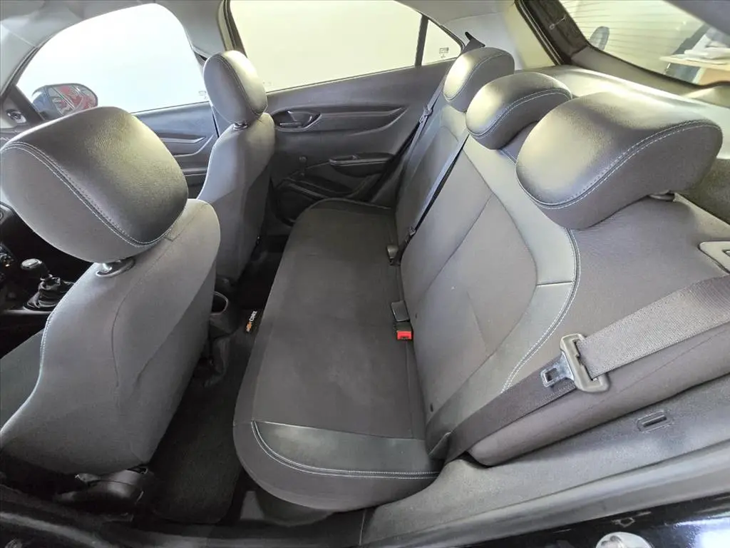 CHEVROLET Onix Hatch - Foto