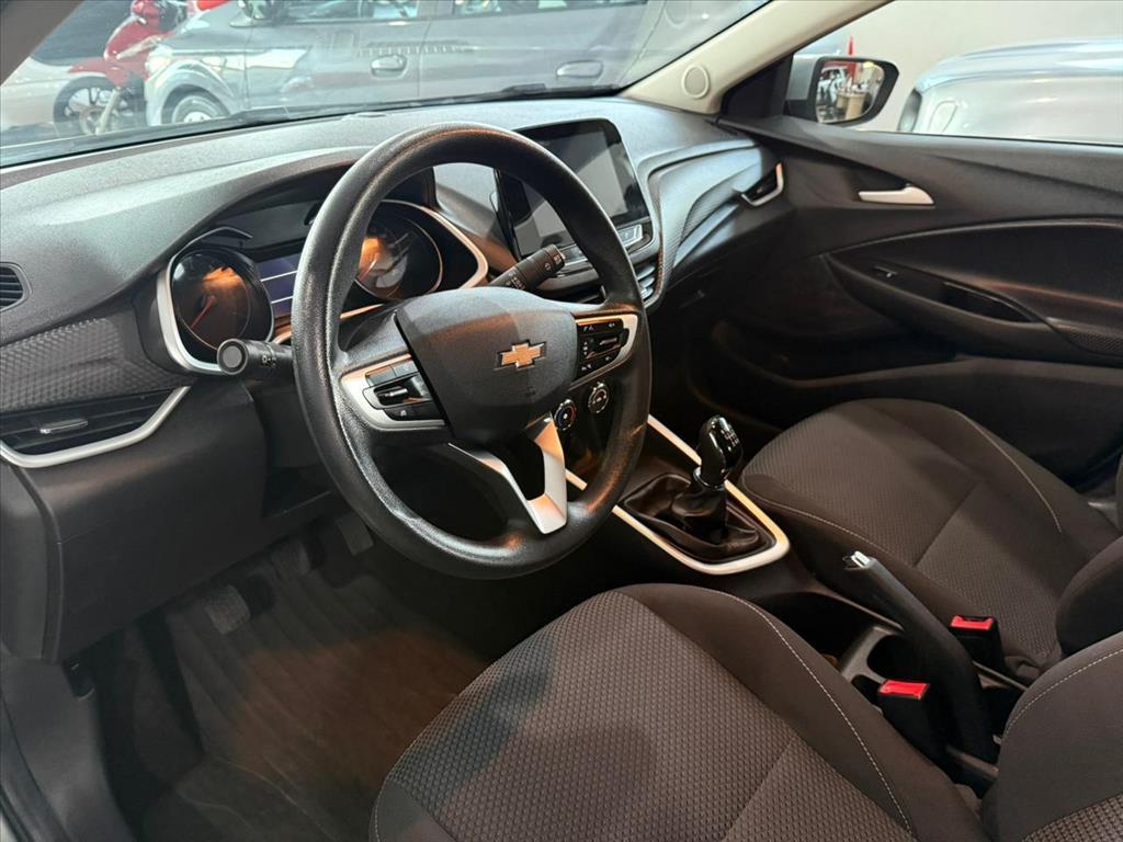 CHEVROLET Onix Hatch - Foto