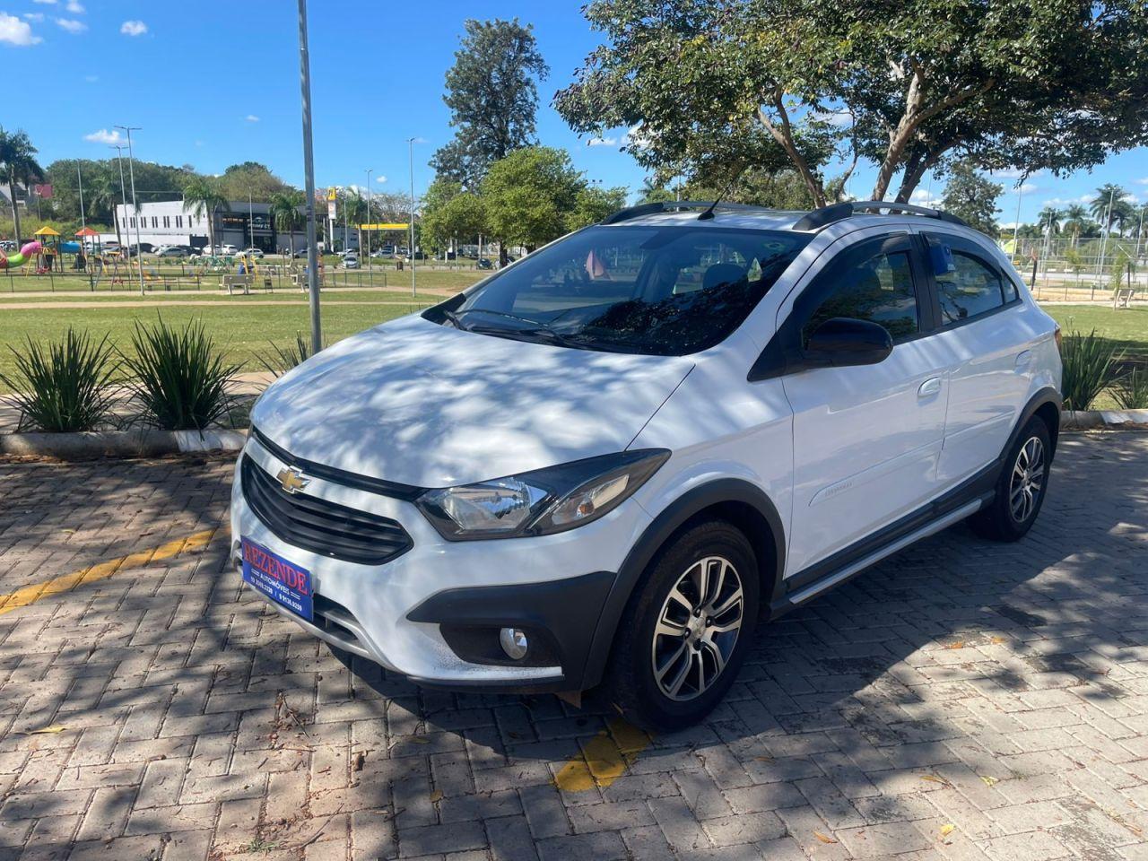 CHEVROLET Onix Hatch - Foto