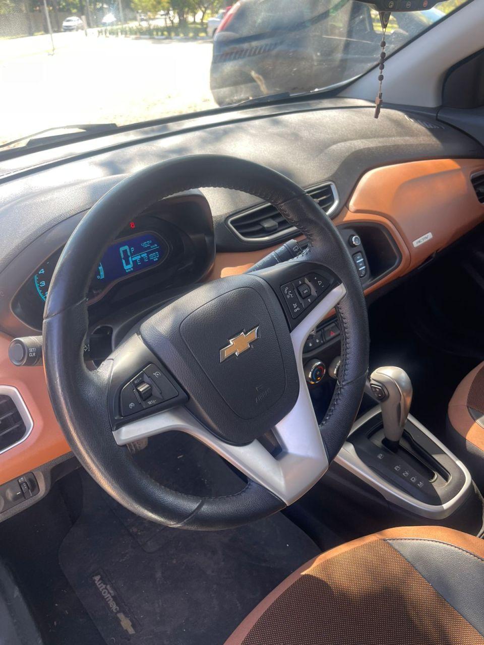 CHEVROLET Onix Hatch - Foto