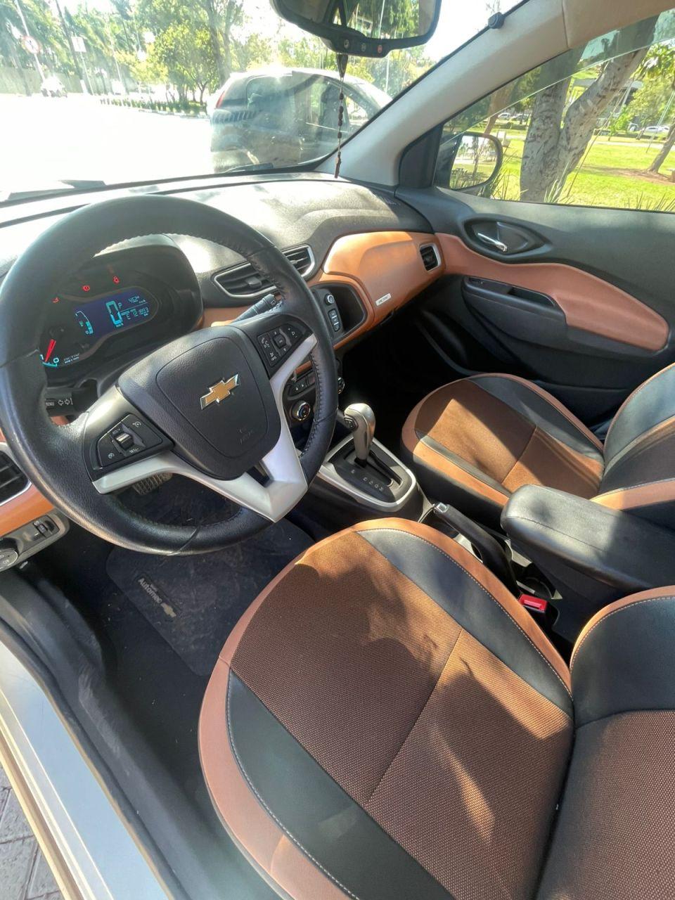 CHEVROLET Onix Hatch - Foto