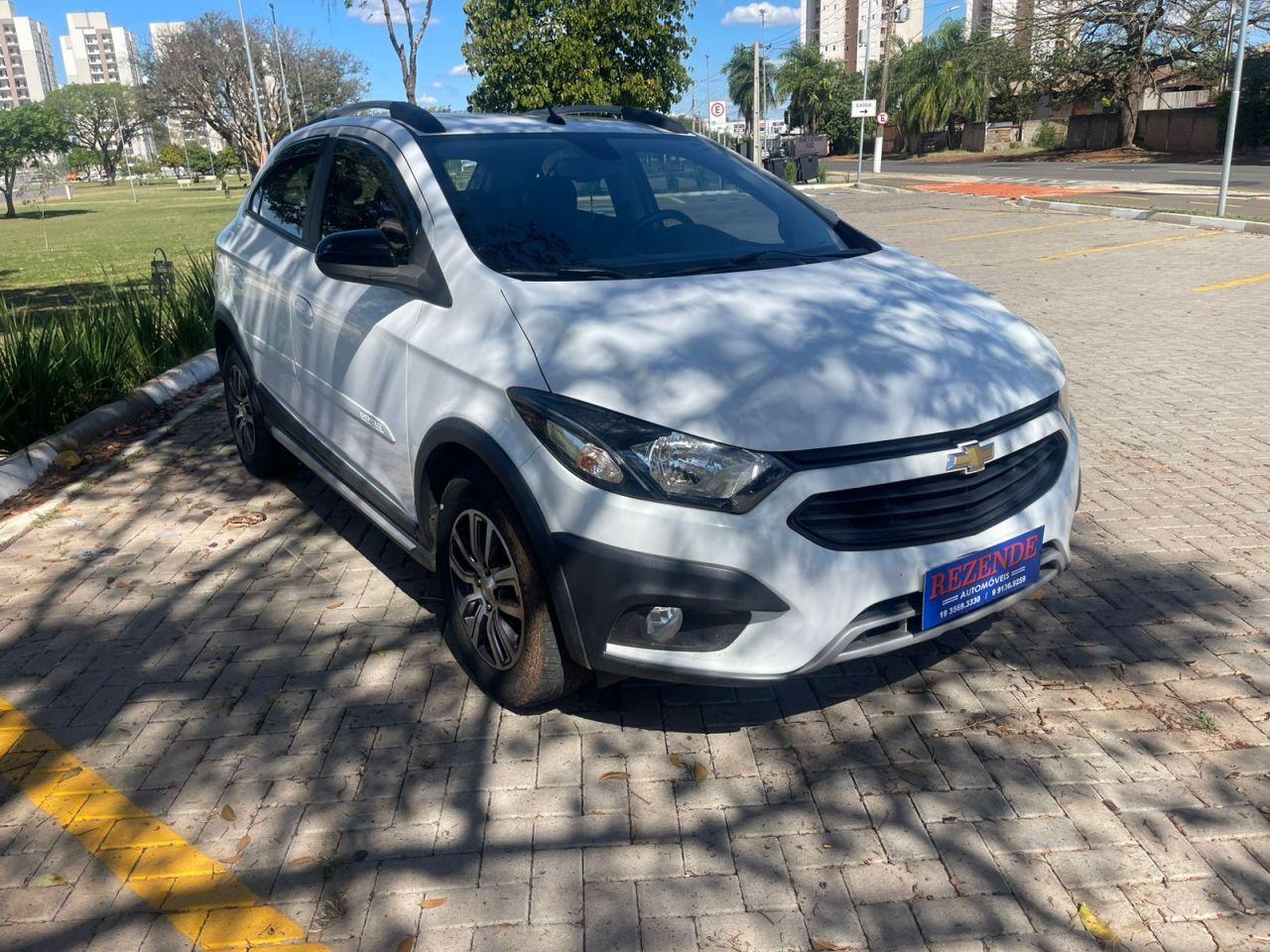 CHEVROLET Onix Hatch - Foto