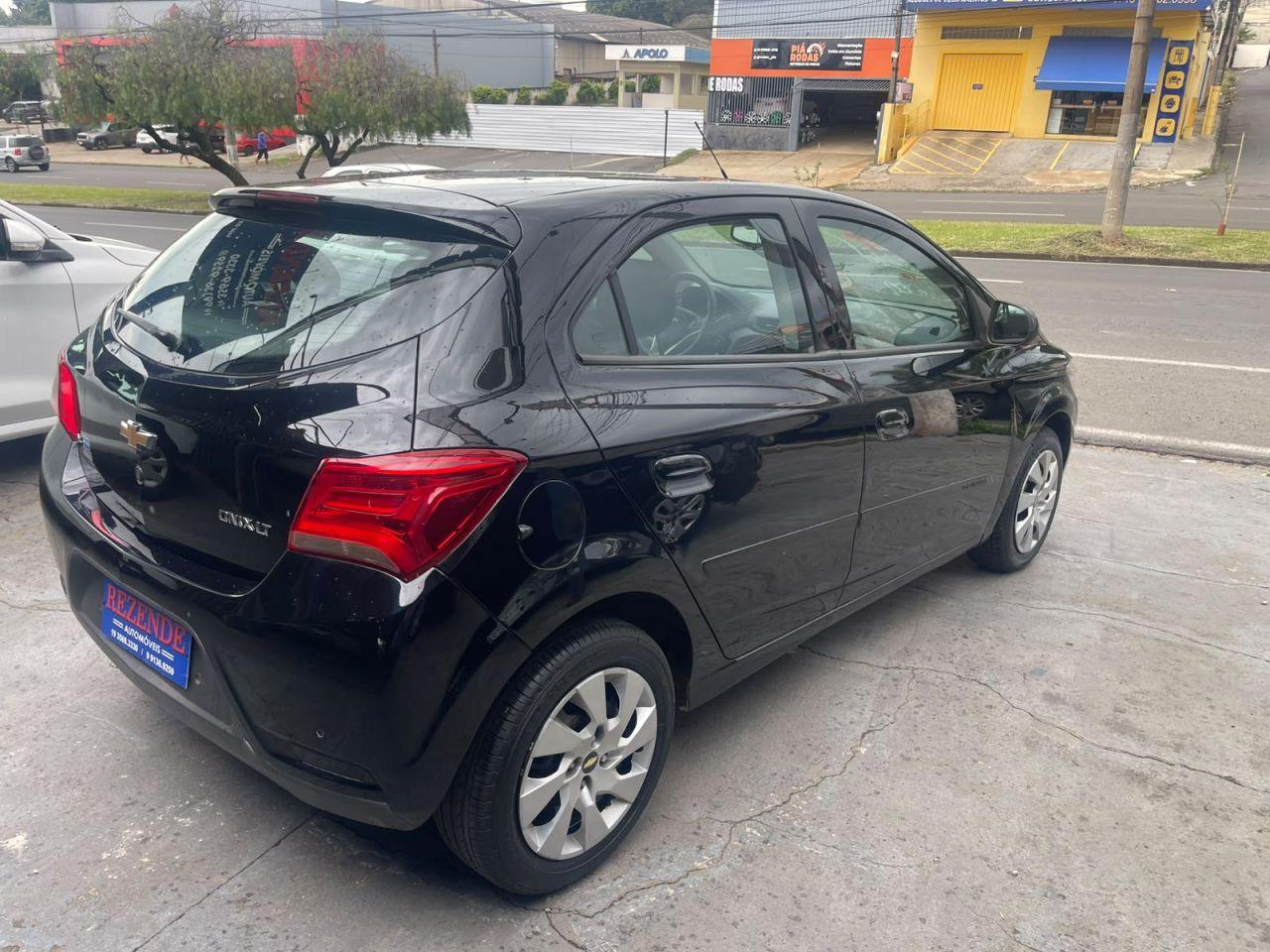 CHEVROLET Onix Hatch - Foto