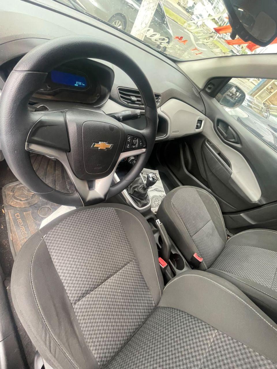 CHEVROLET Onix Hatch - Foto