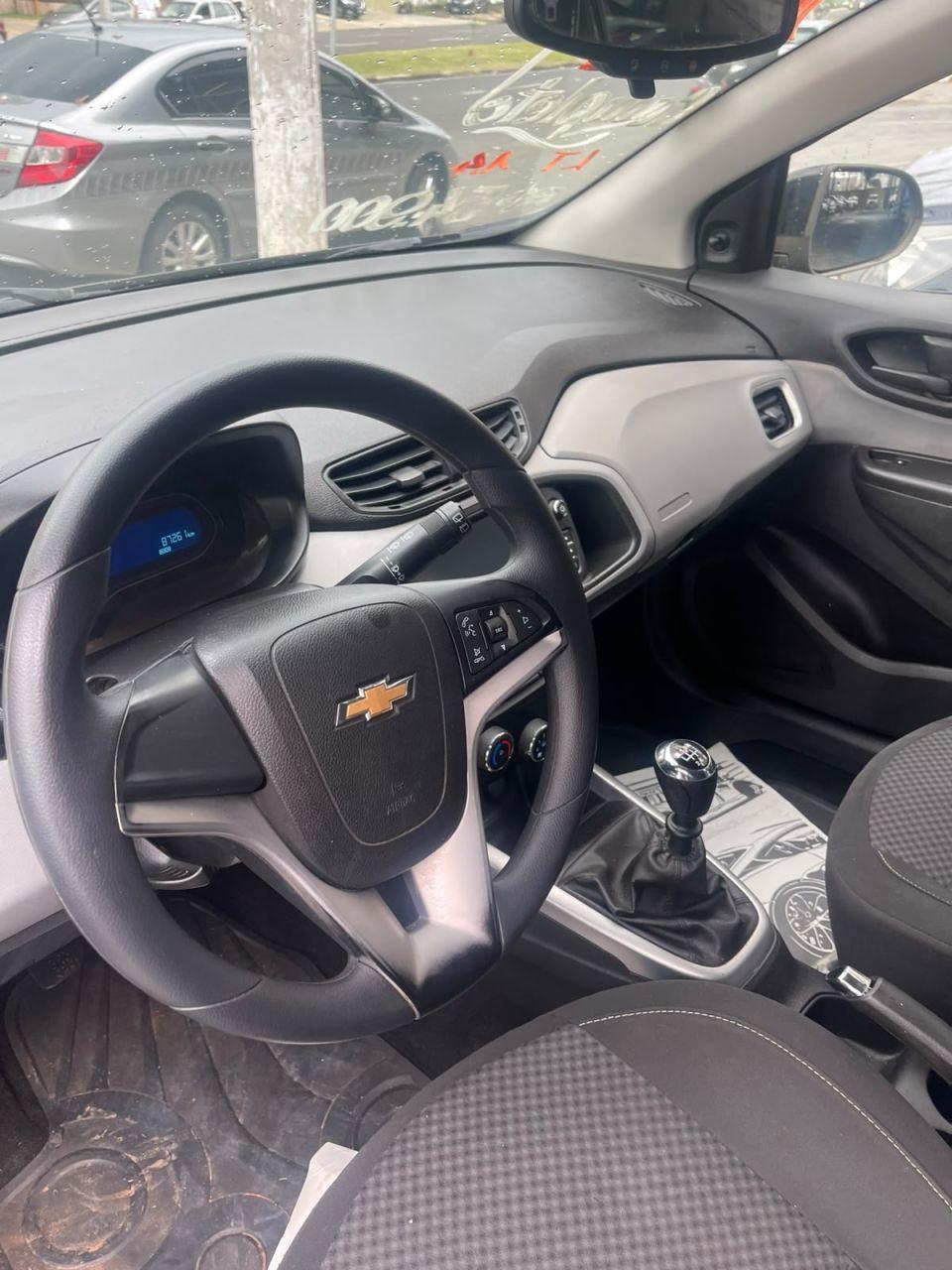 CHEVROLET Onix Hatch - Foto