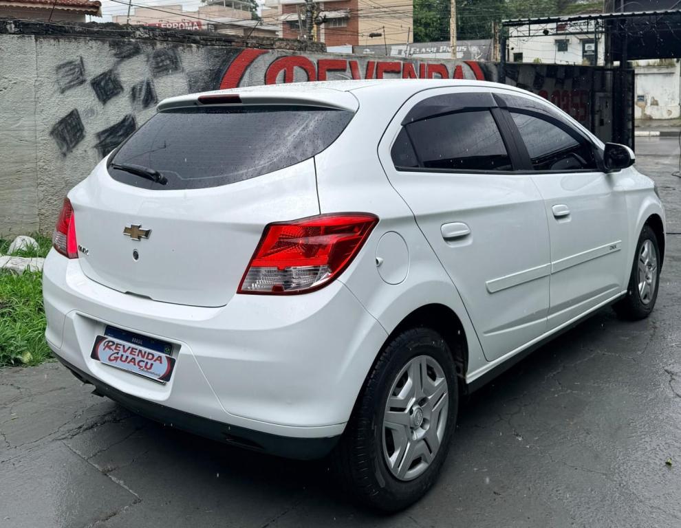 CHEVROLET Onix Hatch - Foto