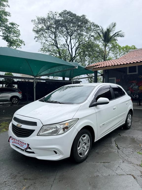 CHEVROLET Onix Hatch - Foto