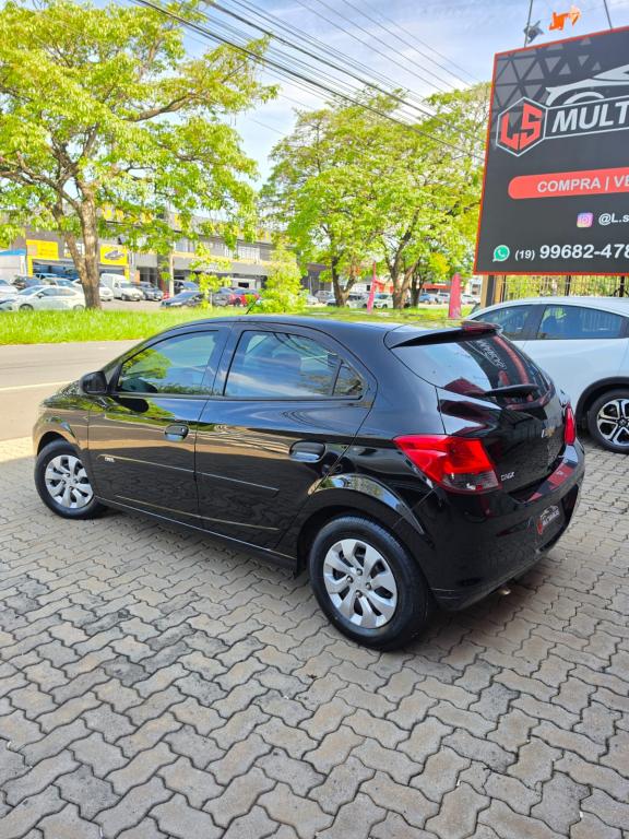 CHEVROLET Onix Hatch - Foto