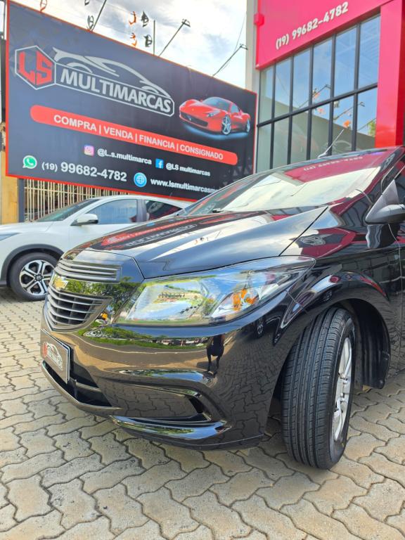 CHEVROLET Onix Hatch - Foto