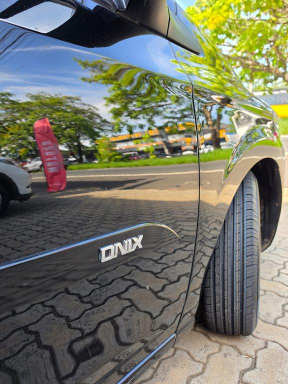 CHEVROLET Onix Hatch - Foto