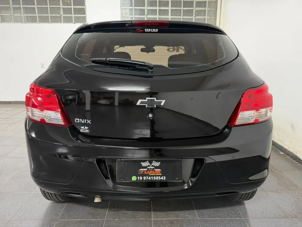 CHEVROLET Onix Hatch - Foto