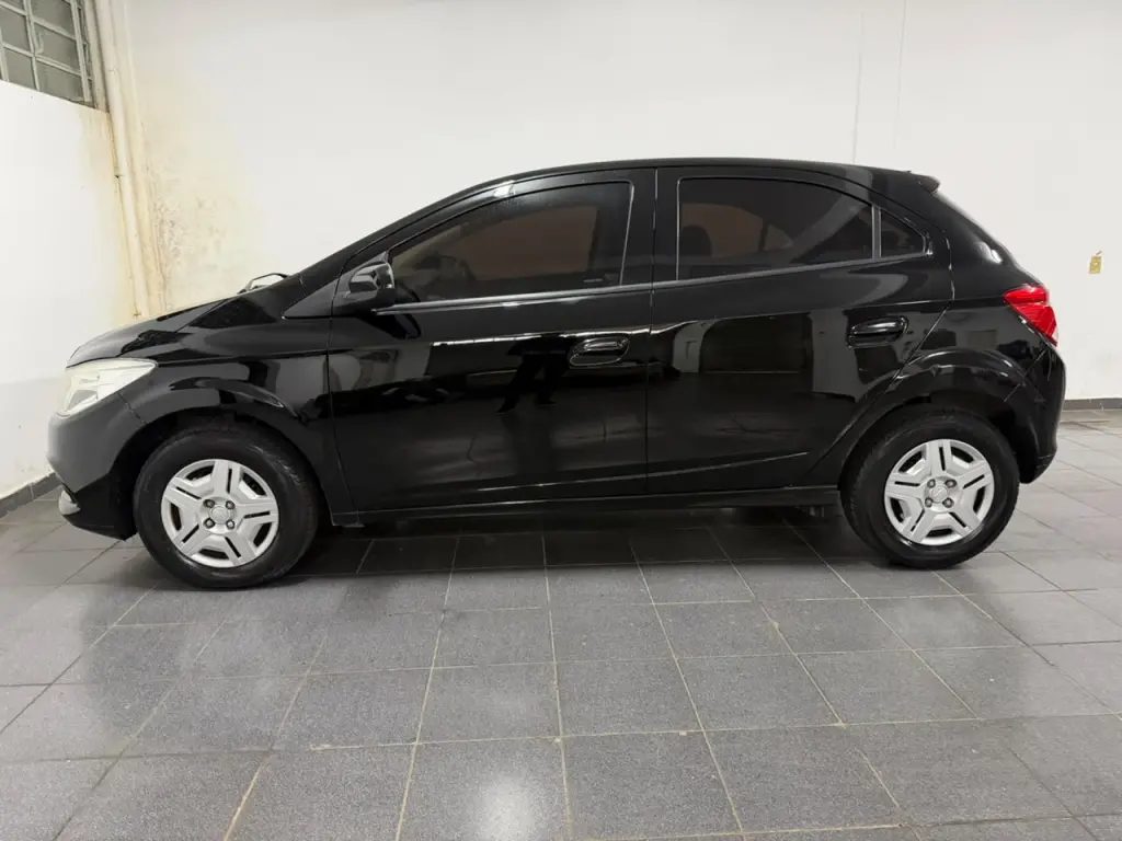 CHEVROLET Onix Hatch - Foto