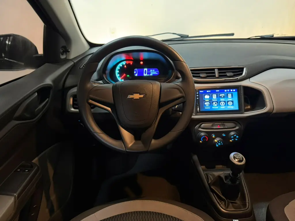 CHEVROLET Onix Hatch - Foto
