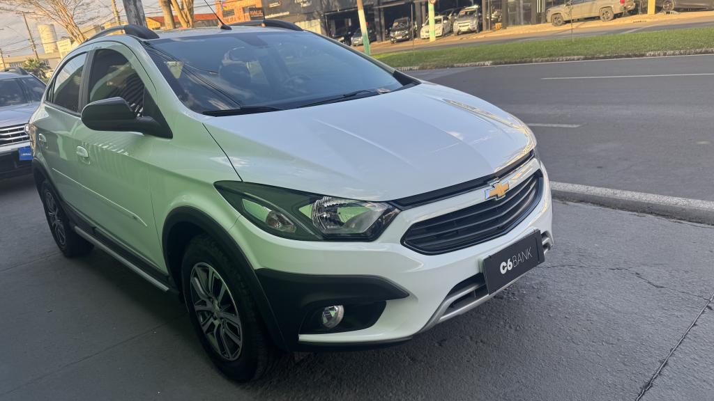 CHEVROLET Onix Hatch - Foto