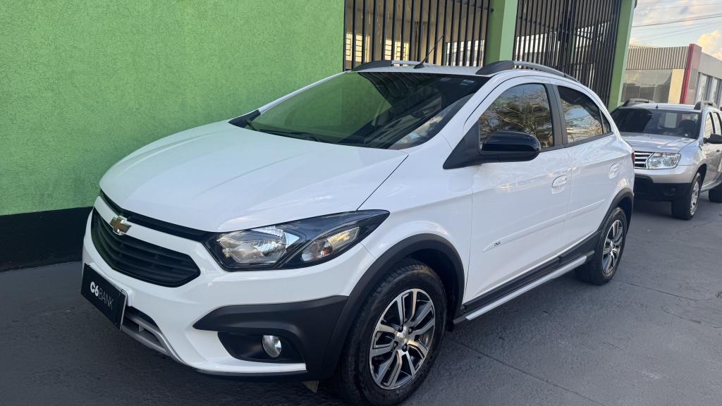 CHEVROLET Onix Hatch - Foto