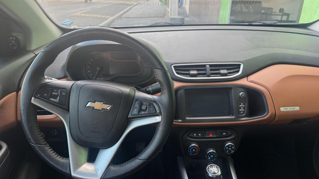 CHEVROLET Onix Hatch - Foto