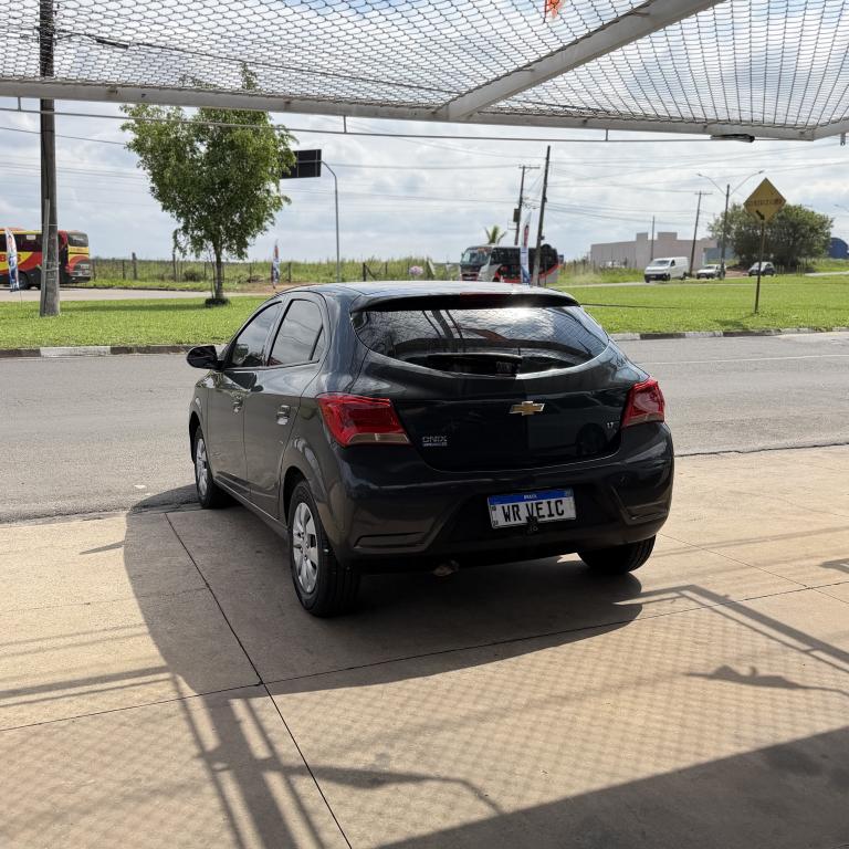 CHEVROLET Onix Hatch - Foto