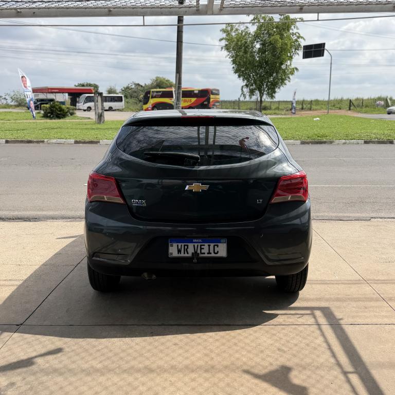 CHEVROLET Onix Hatch - Foto